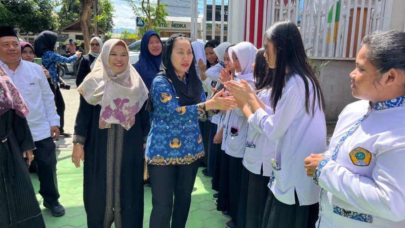 Wakil Wali Kota Palu, Imelda Liliana Muhidin menghadiri halal bihalal Idulfitri 1446 H yang diselenggarakan SMP Negeri 2 Palu, Kamis (17/04/2025)/Pemkot Palu