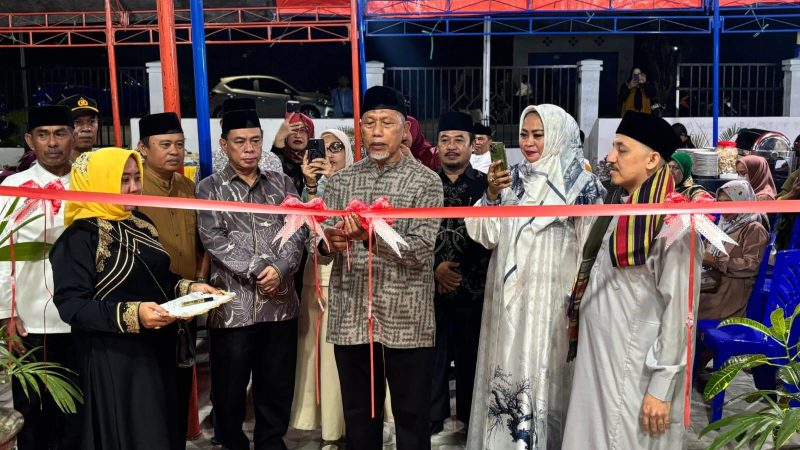 Asisten bidang Pemerintahan dan Kesra Setda Kota Palu, Usman secara simbolis meresmikan Kantor Kelurahan Palupi, Jumat (18/04/2025)/Pemkot Palu