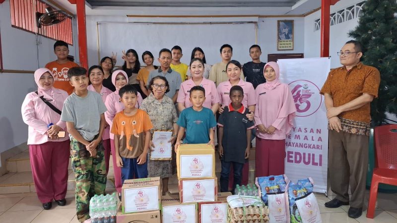 Bhayangkari Cabang Polresta Palu menggelar bakti sosial di panti asuhan serta menjenguk personel yang sakit, Sabtu (26/04/2025)/Ist