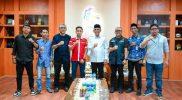 Front Nasional Perjuangan Buruh Indonesia (FNPBI) menemui Gubernur Sulteng, Anwar Hafid untuk beraudiensi, Jumat (25/04/2025)/Ist