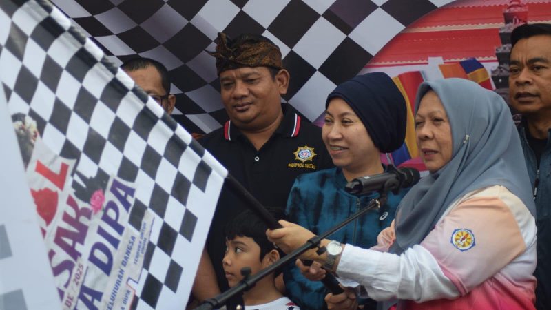 Wakil Wali Kota Palu, Imelda Liliana Muhidin mengikuti jalan santai Yayasan Karuna Dipa, Minggu pagi (04/05/2025)/Pemkot Palu