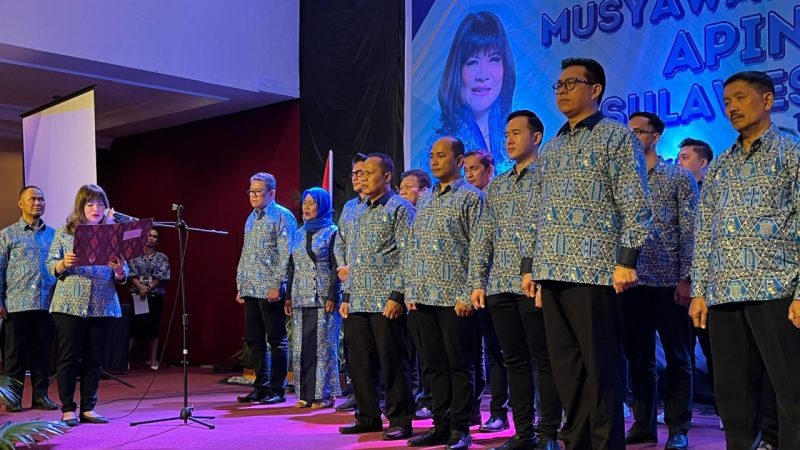 Ketua Umum Apindo, Shinta Kamdani melantik pengurus DPP Apindo Sulteng, Selasa malam (06/05/2025)/hariansulteng