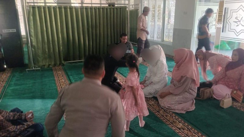 Kepolisian Daerah Sulawesi Tengah (Polda Sulteng) memfasilitasi salah satu tahanan melangsungkan pernikahan, Minggu (11/05/2025)/Ist