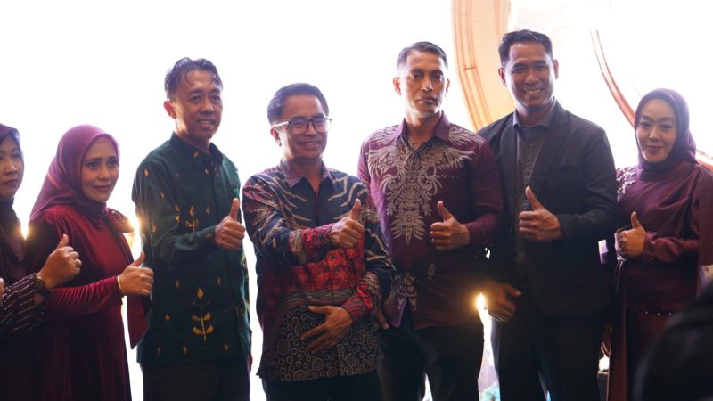 Kepala Dinas Pendidikan dan Kebudayaan (Kadisdikbud) Kota Palu, Hardi menghadiri acara Prom Night Kelas IX Angkatan 16 SMP Negeri Model Terpadu Madani, Jumat (23/05/2025)/Pemkot Palu