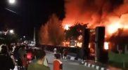Kebakaran hebat melanda Markas Kodim 1307/Poso pada Senin malam (26/05/2025)/Ist