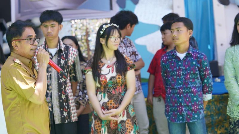 Kadisdikbud Palu, Hardi menghadiri acara pelepasan siswa-siswi kelas IX SMPN 2 Palu, Senin (26/05/2025)/Pemkot Palu