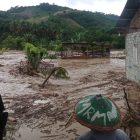Banjir bandang menerjang Desa Wombo Kalonggo, Kecamatan Tanantovea, Kabupaten Donggala, Selasa (27/05/2025)/Ist