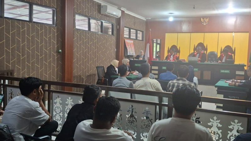  Empat dari enam terdakwa kasus dugaan bank garansi fiktif di Bank Sulteng menyatakan keberatan atas dakwaan yang dibacakan Jaksa Penuntut Umum (JPU) dalam sidang di Pengadilan Negeri (PN) Palu, Selasa (27/5/2025)/Ist
