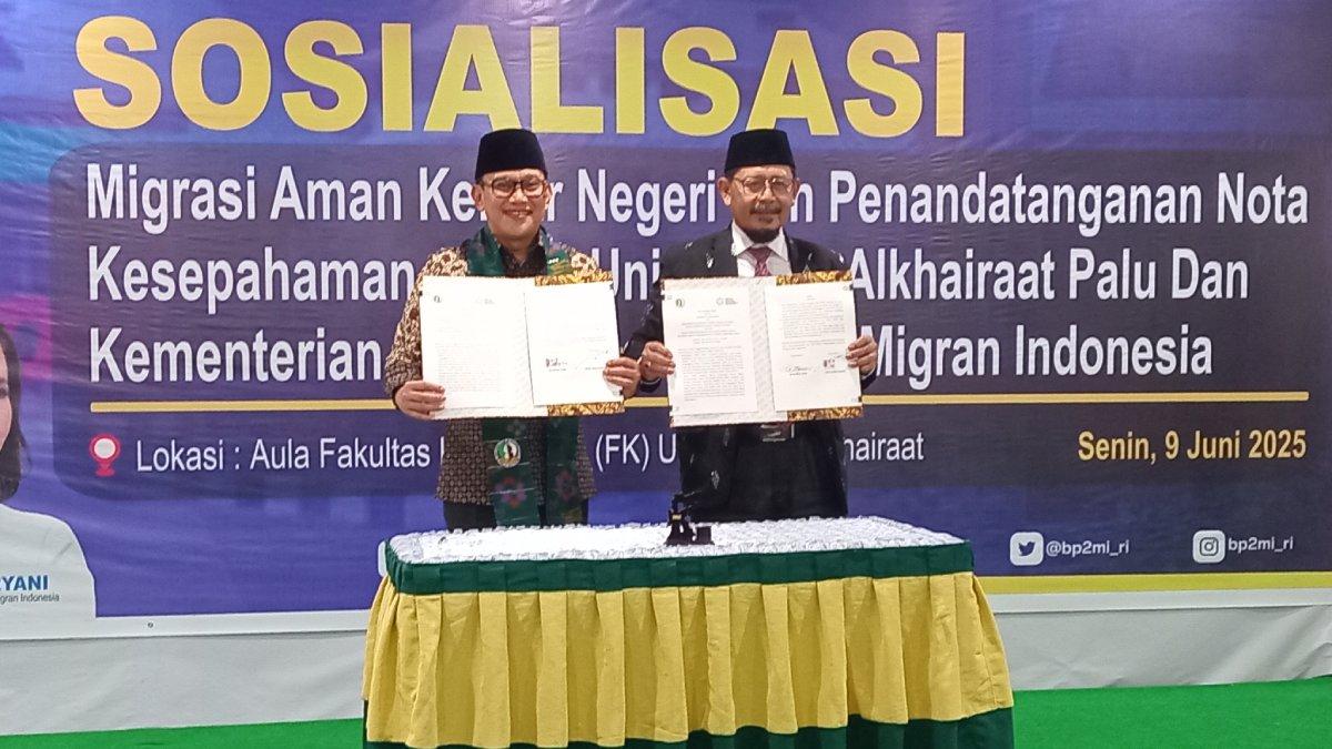 Penandatanganan MoU antara Menteri Pelindungan Pekerja Migran Indonesia Abdul Kadir Karding dengan Universitas Al-Khairaat Palu, 9 Juni 2025 (Mawan/hariansulteng.com)