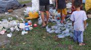 Aktivitas memilah sampah berdasarkan jenisnya di Bank Sampah Panboy, Kelurahan Pantoloan Boya (Sumber: Mawan/hariansulteng.com)