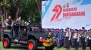 Kapolda Sulteng, Irjen Agus Nugroho, memimpin upacara peringatan HUT Bhayangkara ke-79 di halaman Kantor Gubernur Sulteng, 1 Juli 2025). (Sumber: Humas Polda Sulteng)