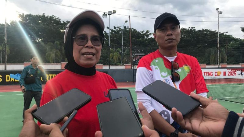 Ketua Pengadilan Tinggi Sulteng Nirwana membuka turnamen tenis KPT Sulteng Cup III, Jumat (8/8/2025). (Foto: Istimewa)