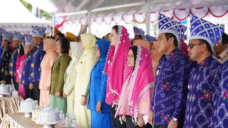 Sekkot Palu Irmayanti Pettalolo menghadiri upacara HUT ke-73 Kabupaten Donggala, Selasa (12/8/2025). (Foto: Pemkot Palu)