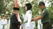 Wali Kota Hadianto Rasyid mengukuhkan 54 anggota Paskibraka Kota Palu, Sabtu (16/8/2025). (Foto: Pemkot Palu)