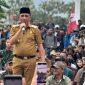 Gubernur Sulteng, Anwar Hafid menemui massa yang berunjuk rasa di Kantor DPRD Sulteng, Senin (1/9/2025). (Foto: Istimewa)