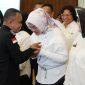 Hadianto Rasyid melantik Tim Pembina Posyandu Kota Palu periode 2025-2030, Jumat (19/9/2025). (Foto: Pemkot Palu)