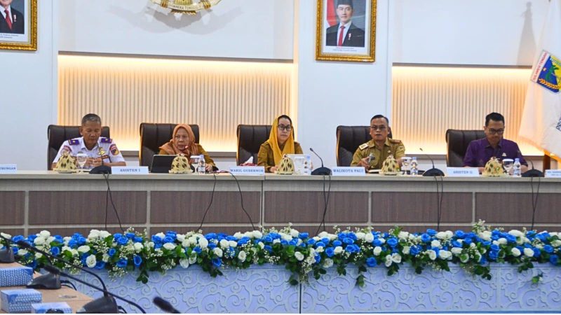 Wakil Wali Kota Palu, Imelda Liliana Muhidin, menghadiri rapat persiapan Bandara Mutiara Sis Aljufri dalam melayani penerbangan internasional, Selasa (16/09/2025). (Foto: Pemkot Palu)