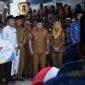 Hadianto Rasyid memimpin pelepasan dan upacara pemakaman pegawai Pemerintah Kota Palu, almarhum Mirfan, Senin (29/9/2025). (Foto: Pemkot Palu)