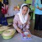 Wakil Wali Kota Palu, Imelda Liliana Muhidin secara simbolis kembali meluncurkan program Dapur Sehat untuk mengatasi stunting di Kota Palu, Kamis (2/10/2025). (Foto: Pemkot Palu)