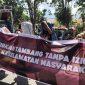 Puluhan massa dari YAMMI Sulteng menggelar aksi menolak aktivitas tambang ilegal, Senin (13/10/2025). (Foto: Istimewa)