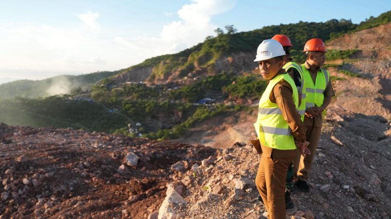 Gubernur Sulteng, Anwar Hafid meninjau area pertambangan PT Citra Palu Minerals di Kelurahan Poboya, Kota Palu, Senin (13/10/2025). (Foto: Istimewa)