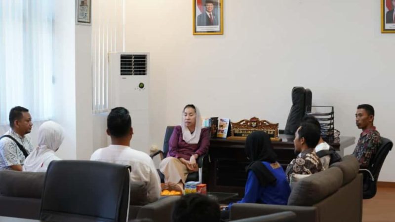 Imelda Liliana Muhidin menerima kunjungan pengurus dan atlet Ikatan Pencak Silat Indonesia (IPSI) Kota Palu, Kamis (16/10/2025). (Foto: Pemkot Palu)