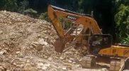 Belasan alat berat diduga melakukan pengerukan di lokasi PETI Taopa. (Foto: Istimewa)
