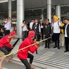 Ketua Umum Partai Solidaritas Indonesia (PSI), Kaesang Pangarep tiba di Kota Palu, Rabu (19/11/2025). (Foto: Istimewa)