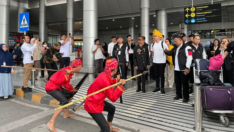 Ketua Umum Partai Solidaritas Indonesia (PSI), Kaesang Pangarep tiba di Kota Palu, Rabu (19/11/2025). (Foto: Istimewa)