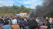 Masyarakat lingkar tambang Poboya menggelar aksi demonstrasi di depan kantor PT Citra Palu Minerals (CPM), Kamis (04/12/2025). (Foto: Istimewa)