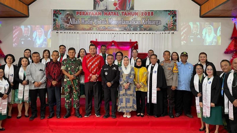 Hadianto Rasyid mengunjungi sejumlah gereja di Kota Palu, Kamis (25/12/2025). (Foto: Pemkot Palu)