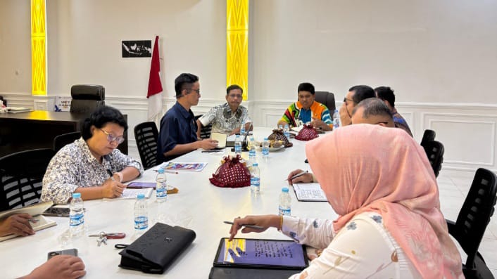Kominfo Sulteng menggelar rapat bersama Satgas BSH, Jumat (17/10/2025). (Foto: sultengprov.go.id)