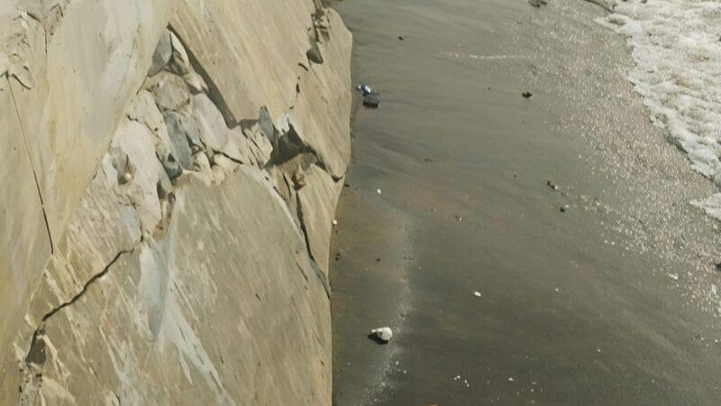 Kerusakan proyek pengaman pantai di Kabupaten Tolitoli menuai sorotan. (Foto: Istimewa)