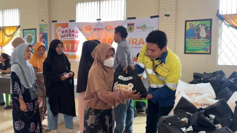 PT CPM membagikan ribuan paket sembako untuk warga lingkar tambang, Selasa (17/2/2026). (Foto: Istimewa)