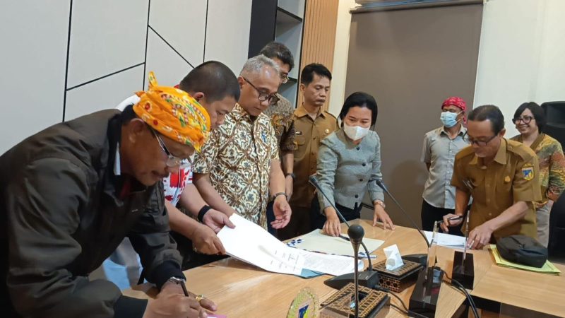 CPM dan warga Poboya sepakati skema kemitraan dalam RDP di DPRD Sulteng, Senin (23/2/2026). (Foto: Istimewa)