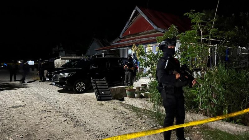 Densus 88 Antiteror Polri mengamankan delapan terduga teroris di Sulteng, Rabu dini hari (6/5/2026). (Foto: Istimewa)