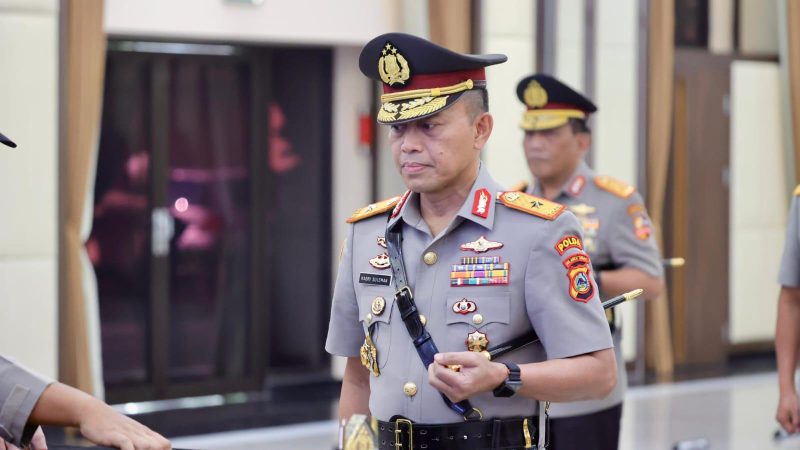 Kapolri Jenderal Listyo Sigit Prabowo resmi melantik Brigjen Nasri Sulaeman sebagai Kapolda Sulteng, Minggu (17/5/2026). (Foto: Istimewa)