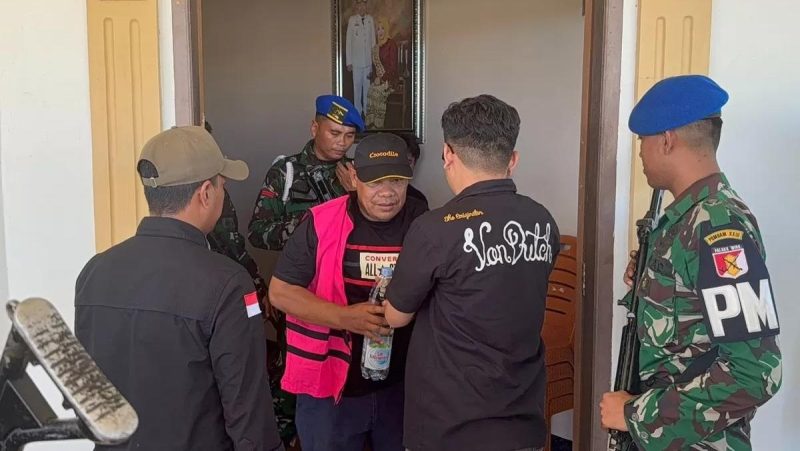 Kejaksaan melakukan penangkapan terhadap mantan bupati Morut, Moh Asrar Abd Samad terkait kasus korupsi, Kamis (14/5/2026). (Foto: Istimewa)