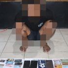 Polisi mengamankan terduga pelaku pencurian di area parkir Lapangan Vatulemo Palu. (Foto: Istimewa)