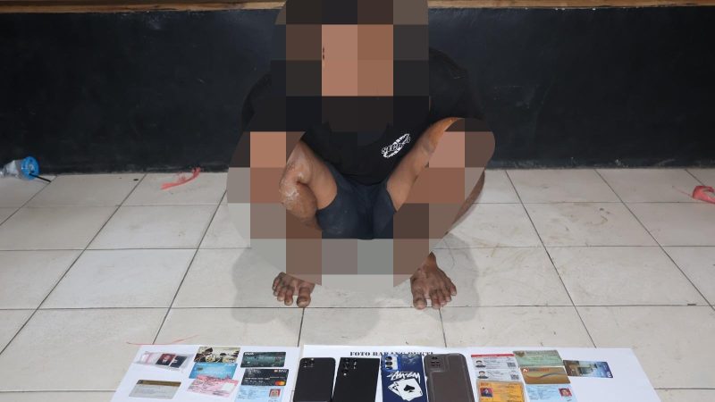 Polisi mengamankan terduga pelaku pencurian di area parkir Lapangan Vatulemo Palu. (Foto: Istimewa)