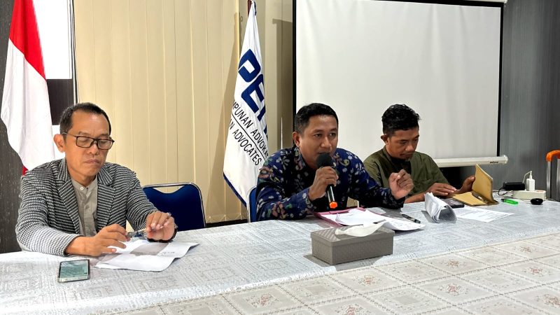 Peradi Palu kepemimpinan Muslim Mamulai menggelar jumpa pers menyikapi pelantikan kepengurusan baru, Kamis (4/6/2026). (Foto: Istimewa)