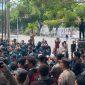 Mahasiswa tergabung dalam WIR berunjuk rasa di Kantor DPRD Sulteng, Senin (15/6/2026). (Foto: Istimewa)