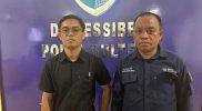 Jurnalis Media Alkhairaat, Ikram (kanan) saat mendatangi Kantor Ditressiber Polda Sulteng, Selasa (21/7/2026) malam. (Foto: Istimewa)
