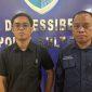 Jurnalis Media Alkhairaat, Ikram (kanan) saat mendatangi Kantor Ditressiber Polda Sulteng, Selasa (21/7/2026) malam. (Foto: Istimewa)