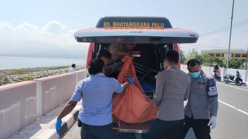 Warga digegerkan dengan penemuan mayat perempuan di pinggir pantai Kelurahan Lere, Kecamatan Palu, Barat, Kota Palu, Kamis (6/8/2026). (Foto: Istimewa)