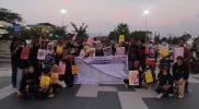 Sejumlah organisasi masyarakat sipil menggelar aksi damai bertajuk "Mengawal Judicial Review Undang-Undang Cipta Kerja" di Alun-alun Vatulemo, Kota Palu, Kamis (13/8/2026). (Foto: Istimewa)