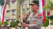 Wakapolda Brigjen Helmi Kwarta Kusuma Putra Rauf memberikan arahan saat apel pagi di Mapolda Sulteng, Senin (24/8/2026). (Foto: Istimewa)