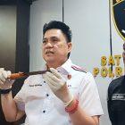 Kasatreskrim Polresta Palu, AKP Ismail Boby memberi keterangan pers terkait penangkapan pelaku pembunuhan satu keluarga di Duyu, Rabu (26/8/2026). (Foto: Istimewa).