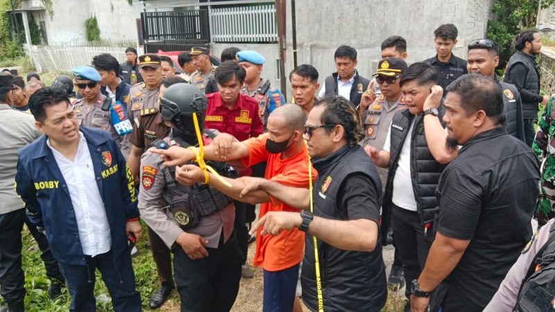 Polresta Palu menggelar rekonstruksi kasus pembunuhan satu keluarga di Kelurahan Duyu, Rabu (9/9/2026). (Foto: Istimewa)