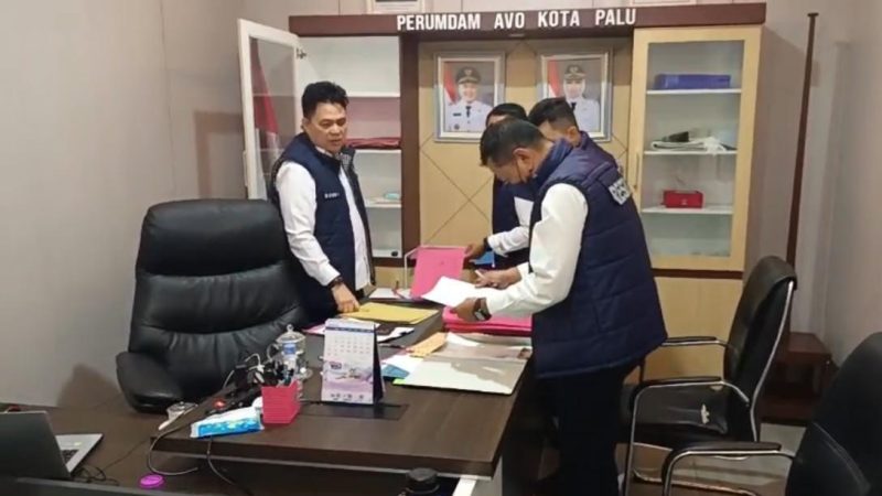 Unit Tipikor Satreskrim Polresta Palu menggeledah Kantor Perusahaan Daerah Air Minum (PDAM) Kota Palu, Senin (21/9/2026). (Foto: Istimewa)